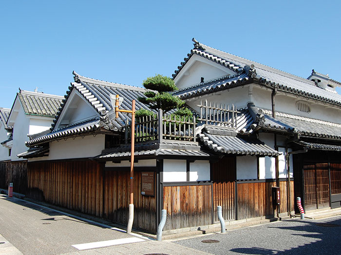 美しい和瓦の屋根